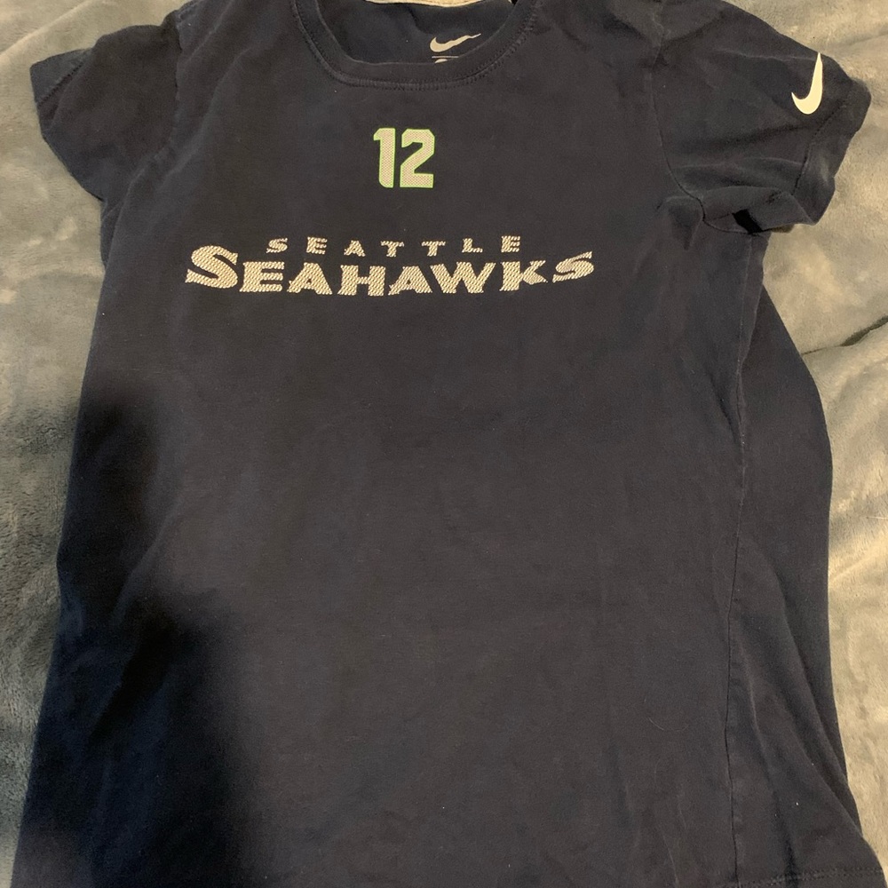Women’s large Seattle Seahawks T shirt